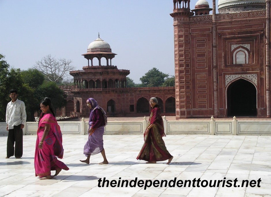 Visitors at Taj Mahal.