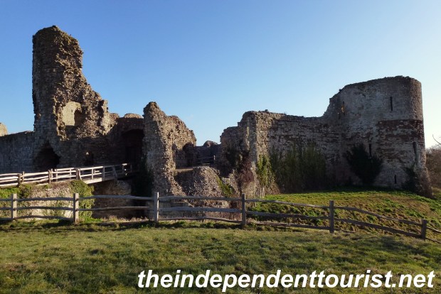 Pevensey Castle_England (4)