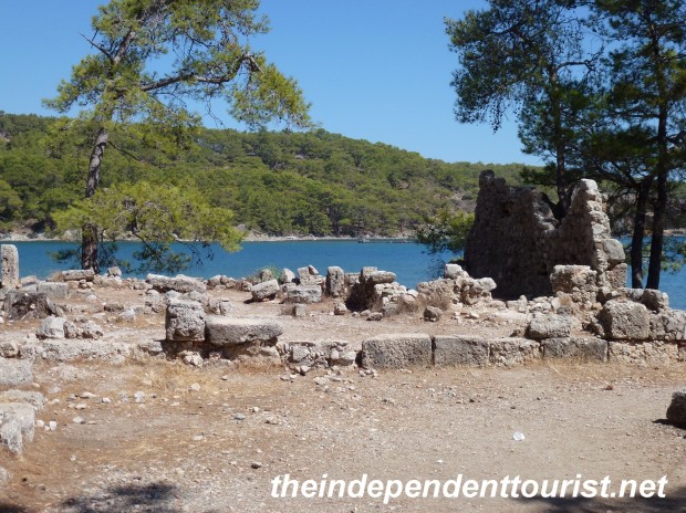 Some of the ruins are right next to the water!