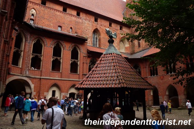 Courtyard and well in the High Castle - Malbork.