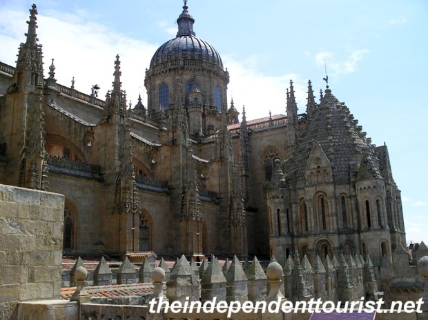 Although hard to tell, the old cathedral is on the right and the new cathedral towers over the old.
