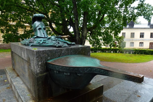 A bronze sculpture in the fortress.