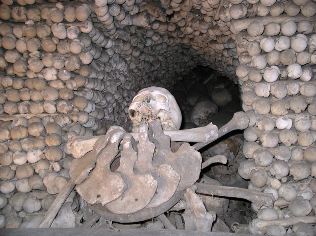 sedlec-bone-church_kutna-hora_czech-republic-3
