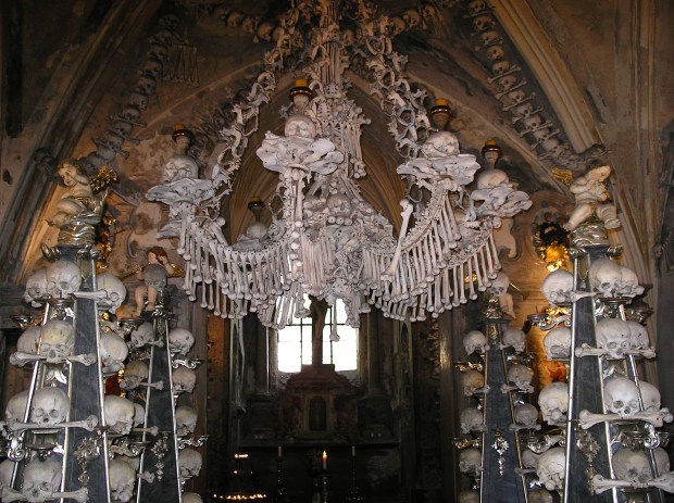 sedlec-bone-church_kutna-hora_czech-republic-7