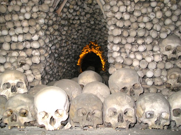 sedlec-bone-church_kutna-hora_czech-republic-8
