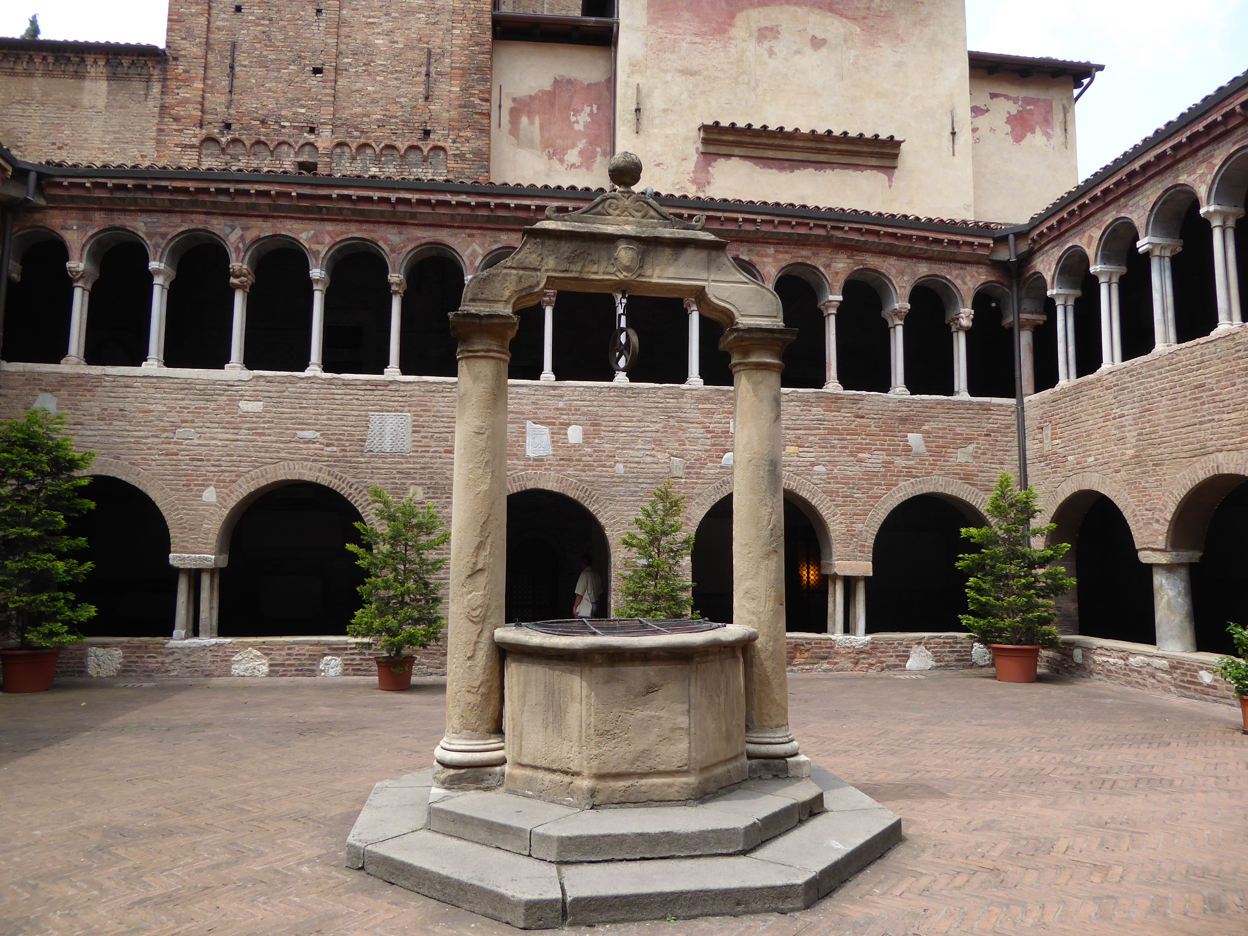 Fontana di Pilato, Abbazia di Santo Stefano, Bologna, Italy