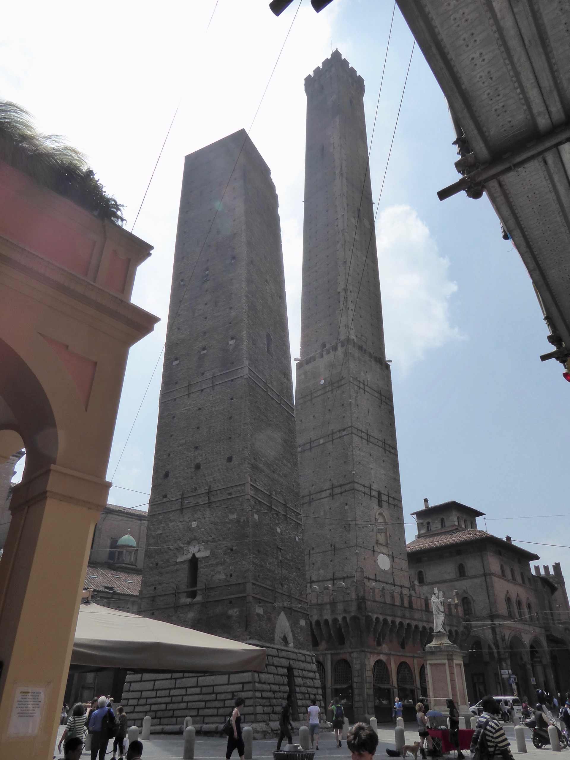 Torri degli Asinelli e Garisenda, Bologna, Italy