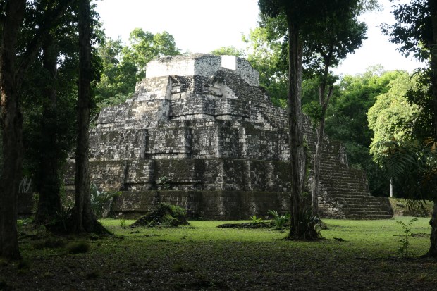 Plaza de las Sombras, Grupo Maler, Yaxha, Guatemala