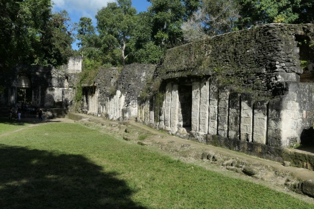 Palacio de las Acanaladuras, Tikal, Guatemala