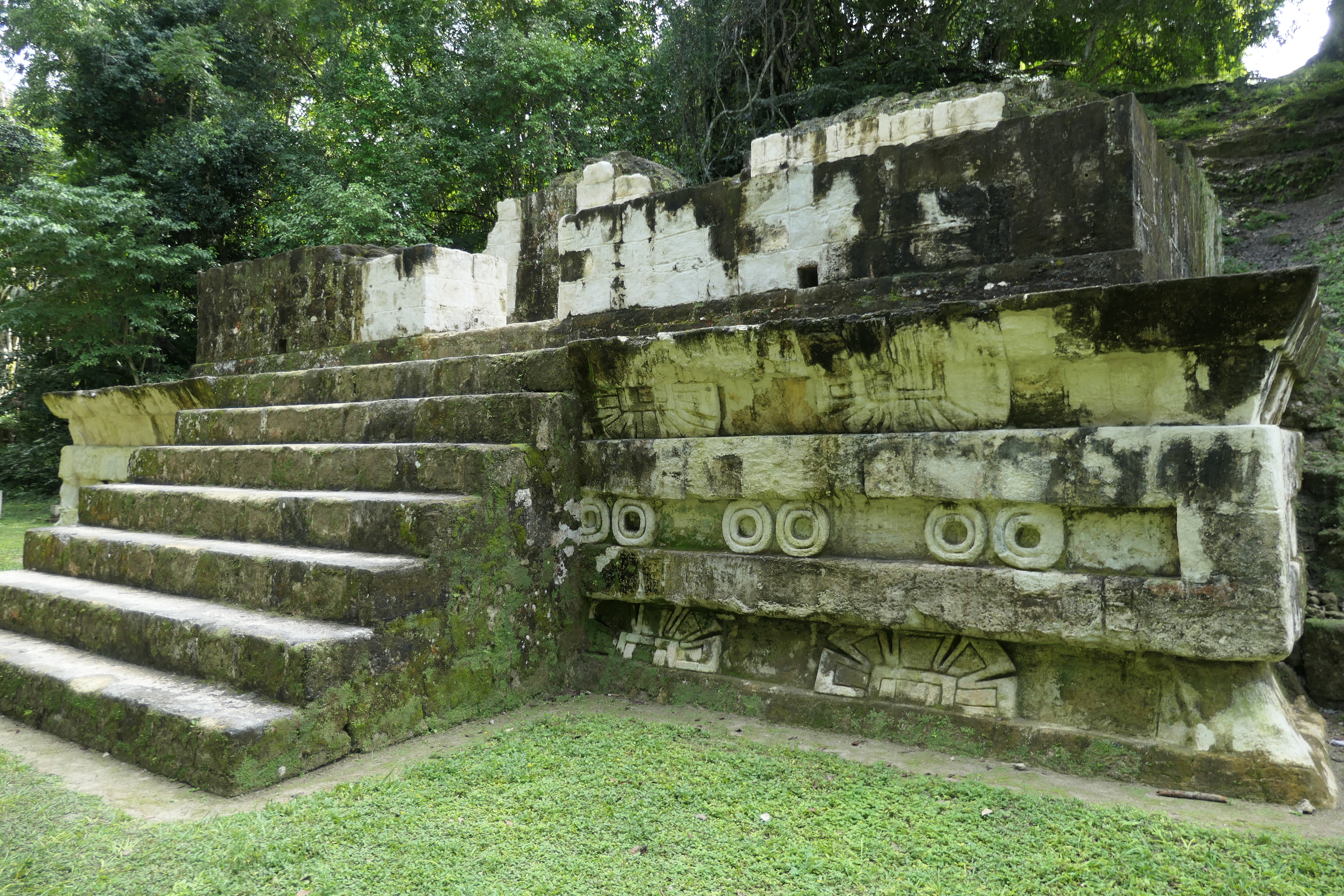 Plaza Este y Mercado, Tikal, Guatemala